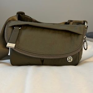 Lululemon All Night Festival Bag Micro 1.5L (Sage/Silver)